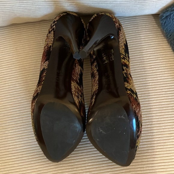 Missoni Classic Crochet Knit Platform Pump Heels - Picture 4 of 9